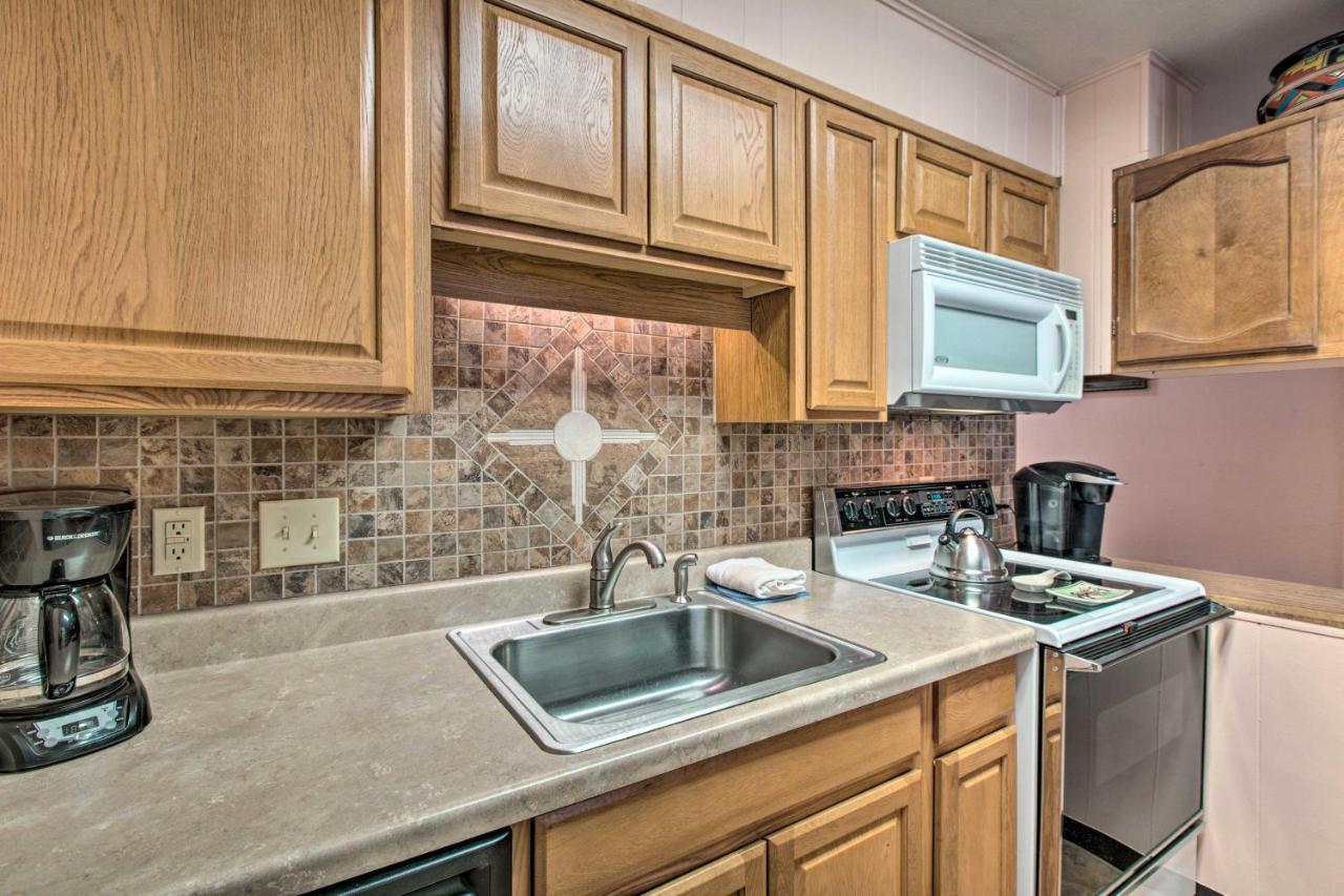 Red River Ski Condo On Main St - Mtn View! Exterior photo
