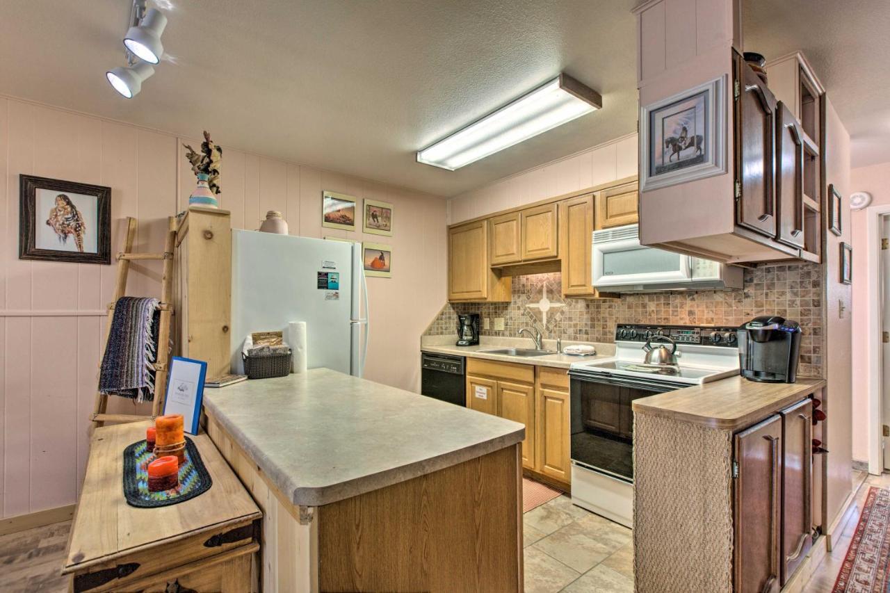 Red River Ski Condo On Main St - Mtn View! Exterior photo
