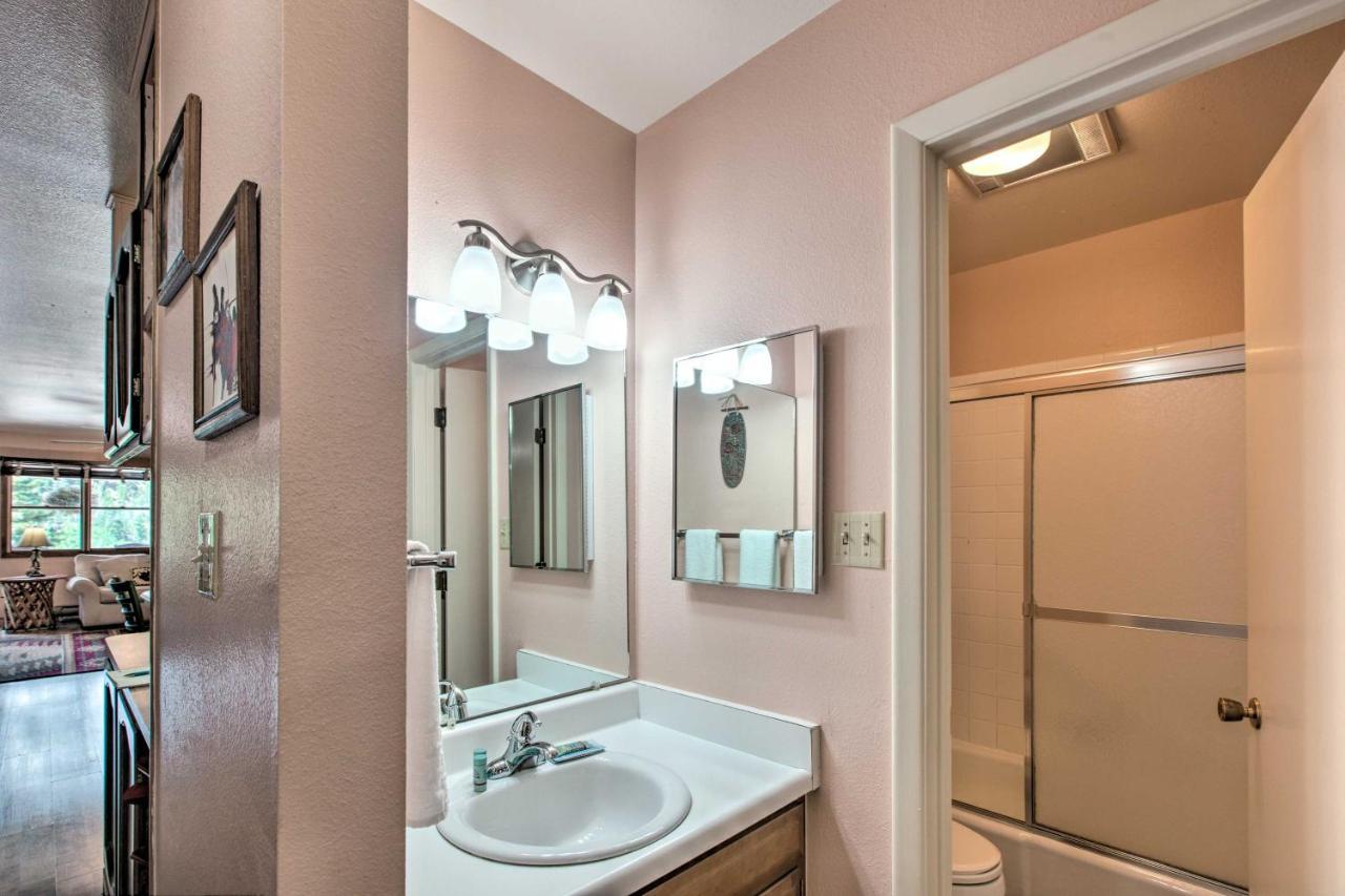 Red River Ski Condo On Main St - Mtn View! Exterior photo