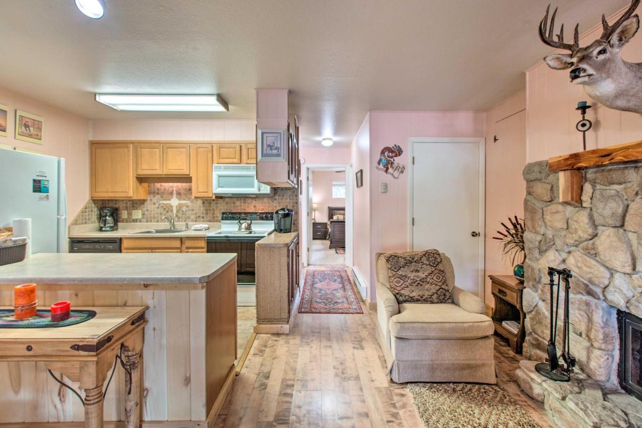 Red River Ski Condo On Main St - Mtn View! Exterior photo